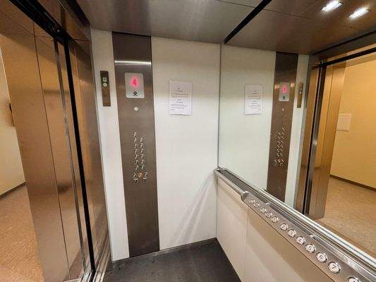 moderner Aufzug (2025)