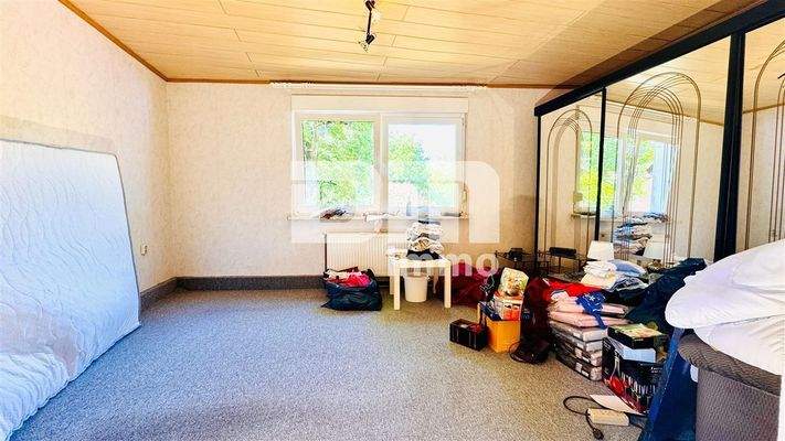 Haus massiv OG Schlafzimmer 1