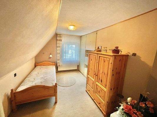 abgeteiltes Zimmer Dachgeschoss