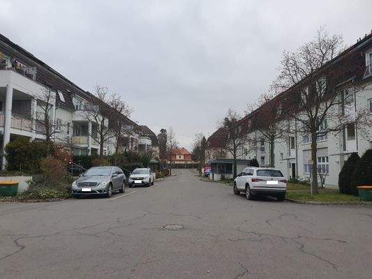 Anliegerstraße im Wohnpark