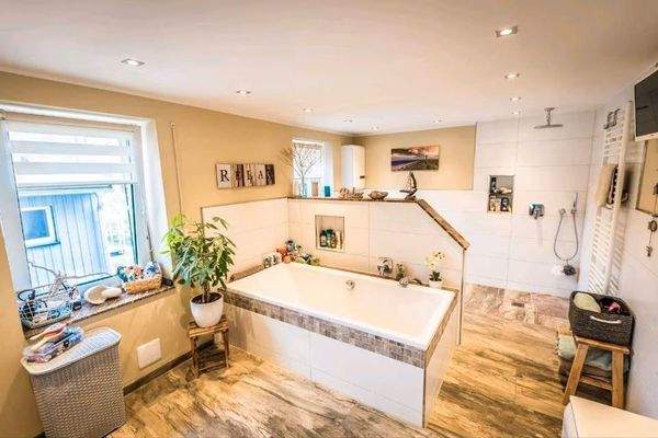 Wannen- u. Dusch- Bad/ WC