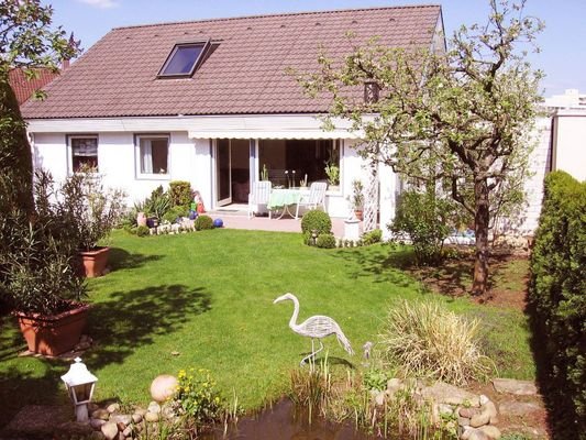 Terrasse mit Garten