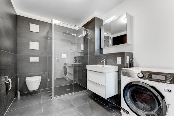 Bad mit bodentiefer Dusche