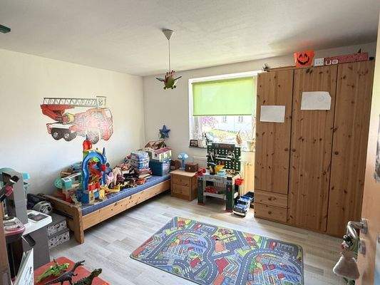 Eines von 4 Zimmern im OG