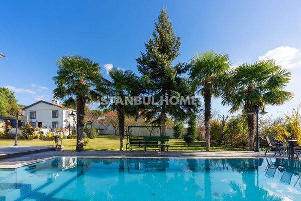 Stunning Homes in İstanbul with Private Pool and Garden