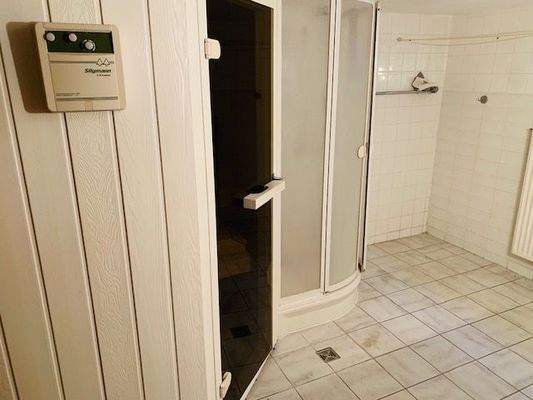 Sauna mit Dusche
