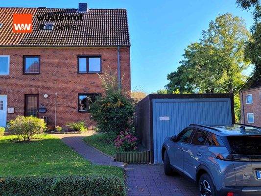 Hausfront mit Garage