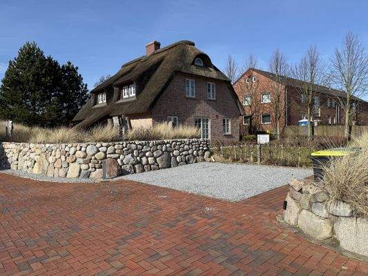 Parkflächen vor dem Haus