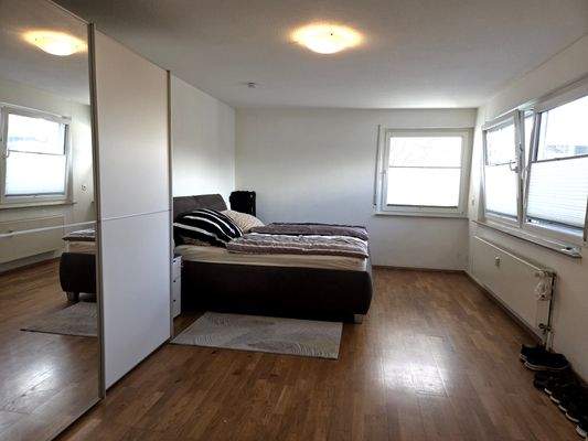 Schlafzimmer 1. Stock.jpg