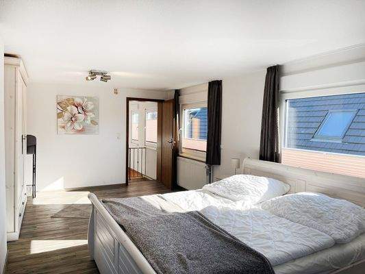 Großzügiges Schlafzimmer im OG ...