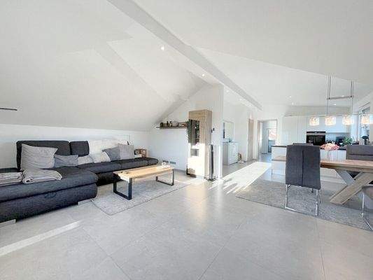 Sehr großzügige Wohnlandschaft im OG