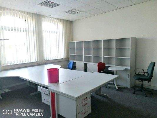 Zimmer, NEUER FUßBODEN wird verlegt