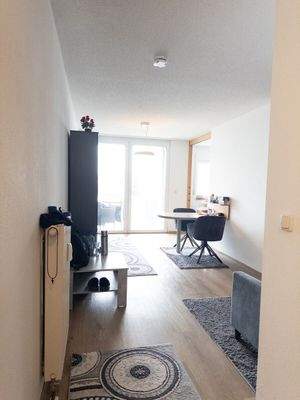 Blick von der Wohnungseingangstüre in die Wohnung