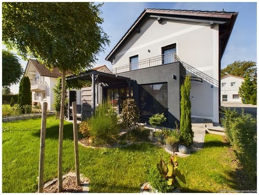 Sonniger Garten mit Terrasse 