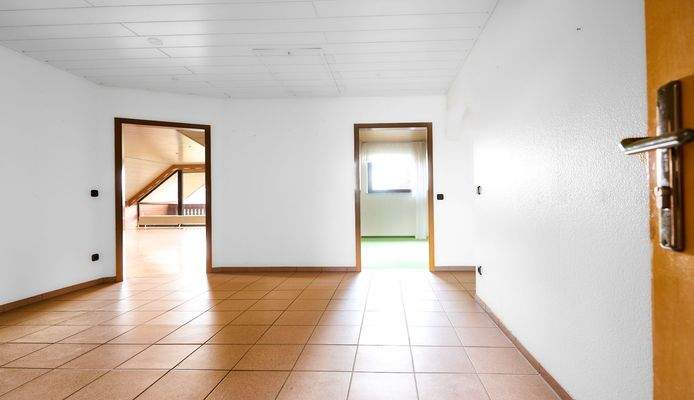 großzügiger Flur im OG