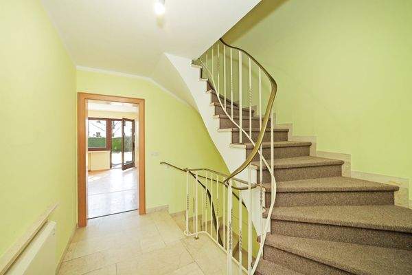 Treppe zum Obergeschoss