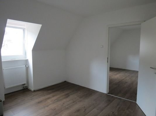 Schlafzimmer Blick ins Wohnzimmer 3. Obergeschoss