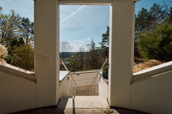 Treppenaufgang zum Eingang 