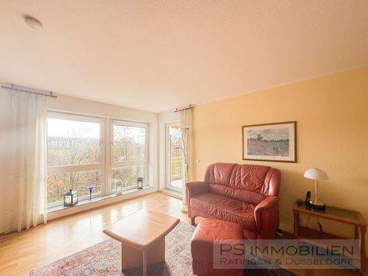 Wohnzimmer mit Balkon