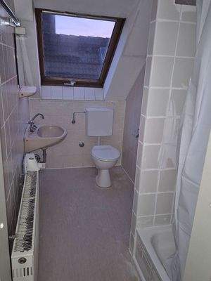 Whg.4 (3.OG DG) Badezimmer.jpg