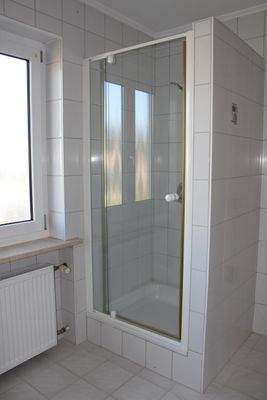 Bad mit Wanne und Dusche