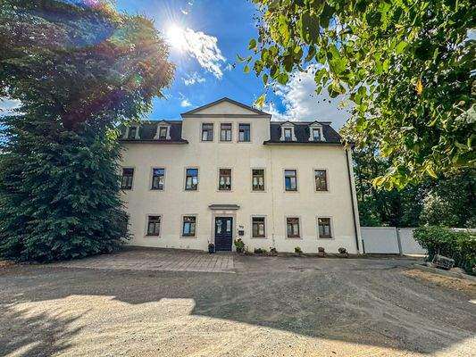 Frontansicht des Herrenhauses