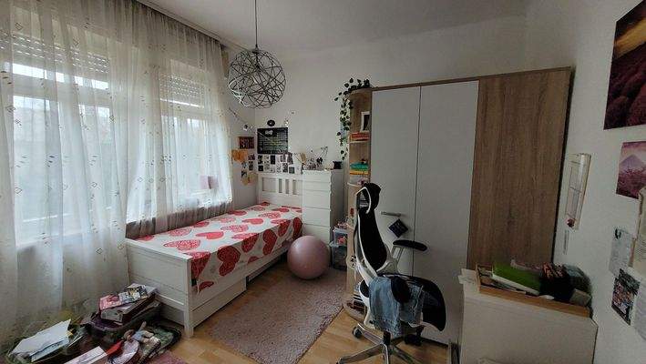 Schlaf-/Kinderzimmer 1