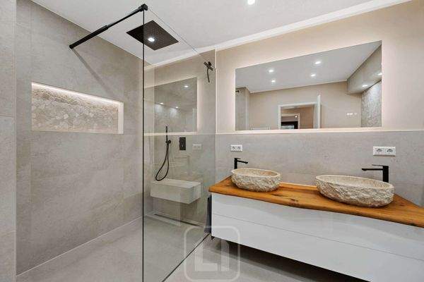 Hochwertiges Dusch-Bad