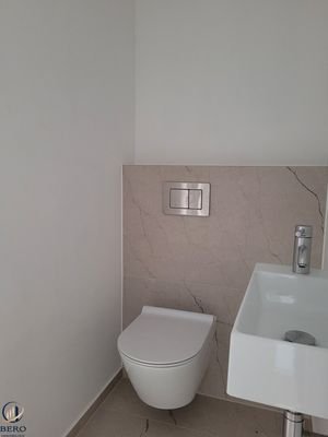 separates WC