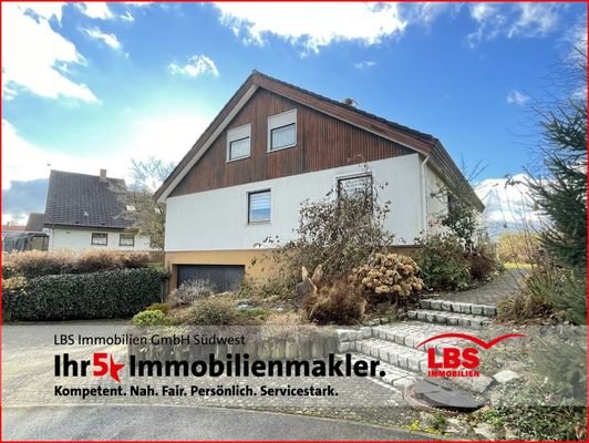 Wohnhaus mit Doppelgarage