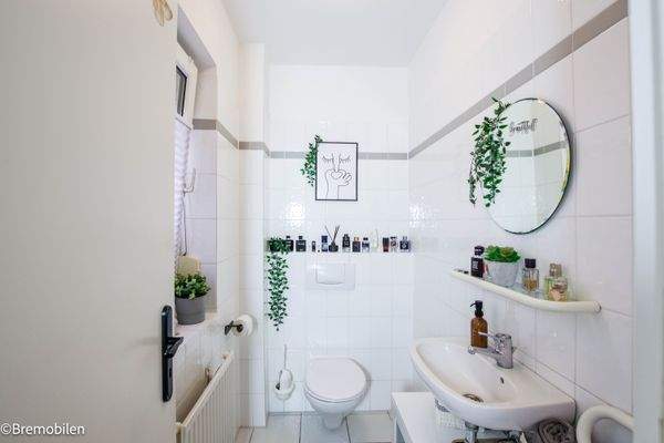 Gäste-WC mit Fenster