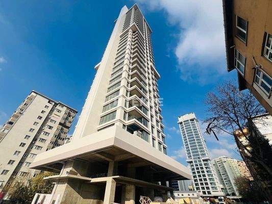 Apartments in a Secure Complex with Sea View in Ataşehir