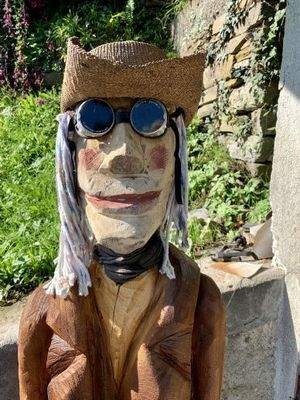 Holz-Skulpturen im Künstlerdorf