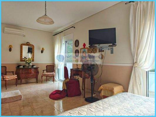 f0ec6a559ddd4d339d9ef916f6a92827-original