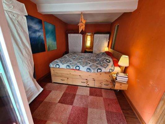 Schlafzimmer im 1 Stock