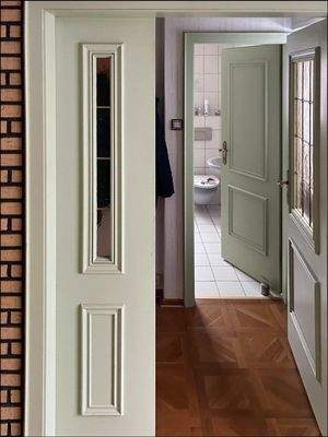 Einladende Tür in das Erdgeschoss