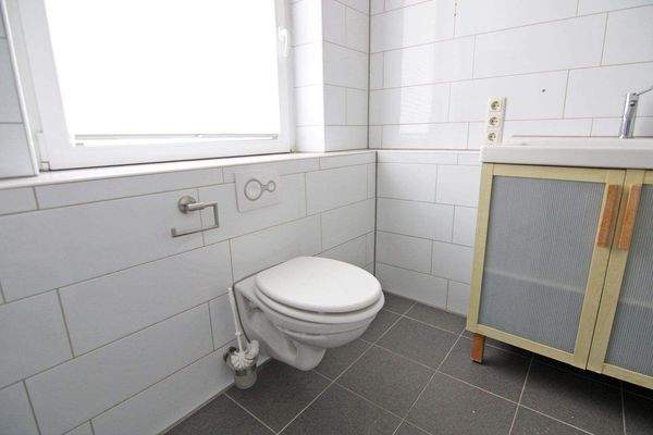 Badezimmer mit Fenster (Bad 2)