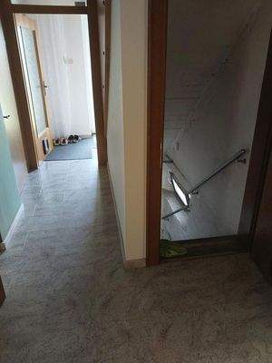 Gang EG mit Abgang Keller