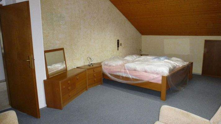 OG Schlafzimmer mit Balkon