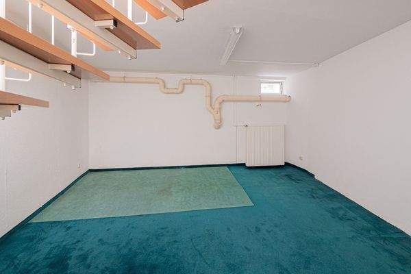 Lagerraum mit Teppichboden