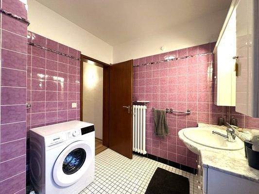 …HWB und Waschmaschinenanschluss