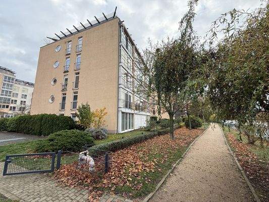 Blick zum Haus, von der Uferpromenade