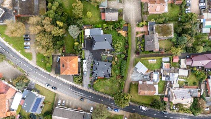 Ein Luftbild der gesamten Immobilie