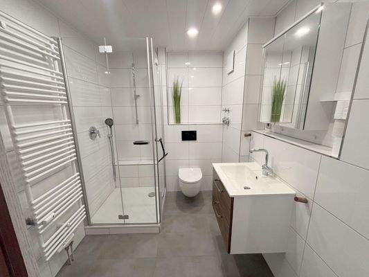 neuwertiges Badezimmer