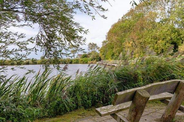 2 kleine Seen vor dem Park