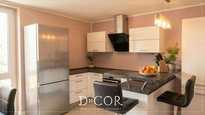 KI Küche mit neuer Wandfarbe