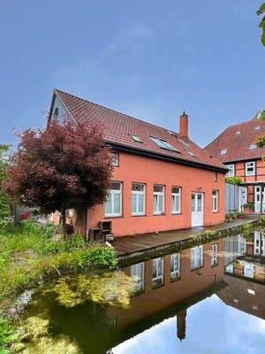 Nebengebäude und Schwimmteich I