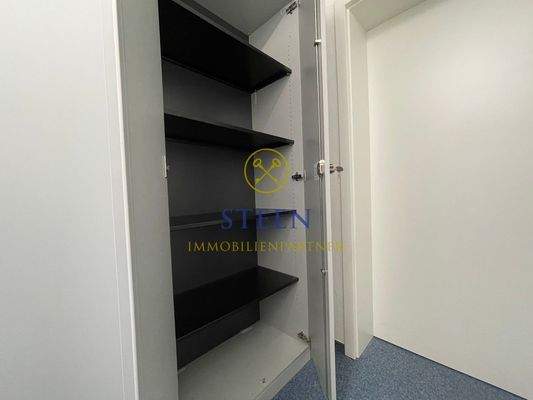 16. Große Einbauschränke