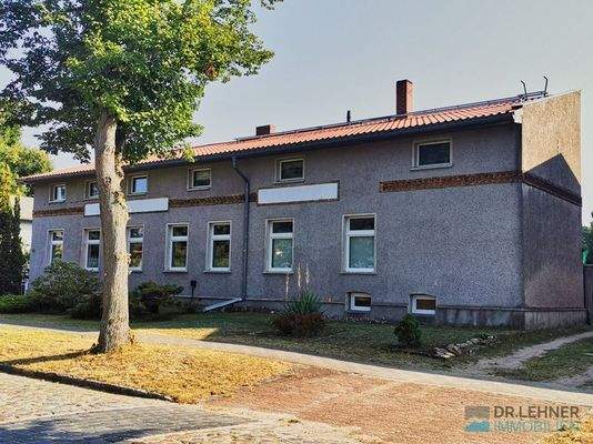 Gesamtansicht Straßenseite