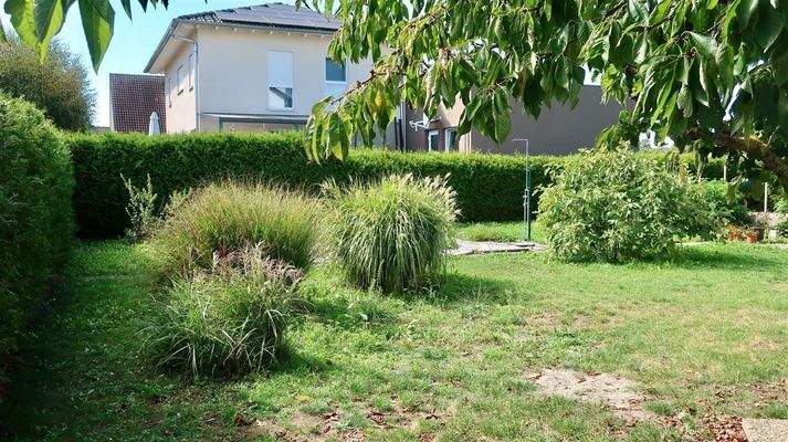 Garten mit Spielplatz